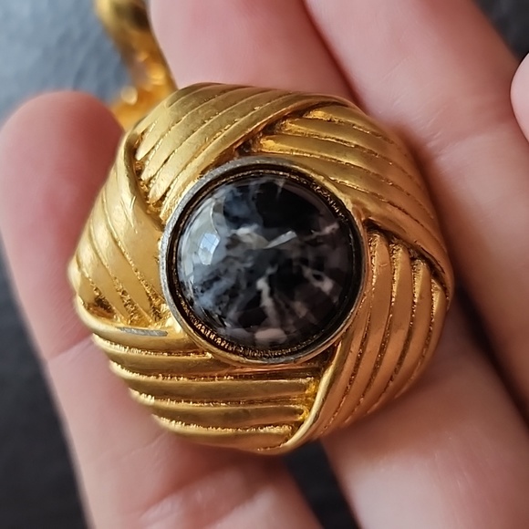 VTG clip on earrings - Picture 6 of 8